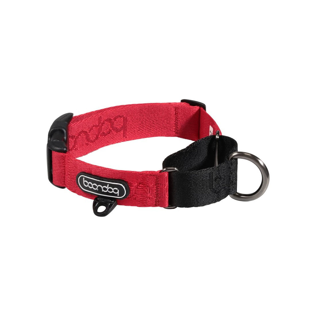 Martingale Collar in de kleurstelling Red